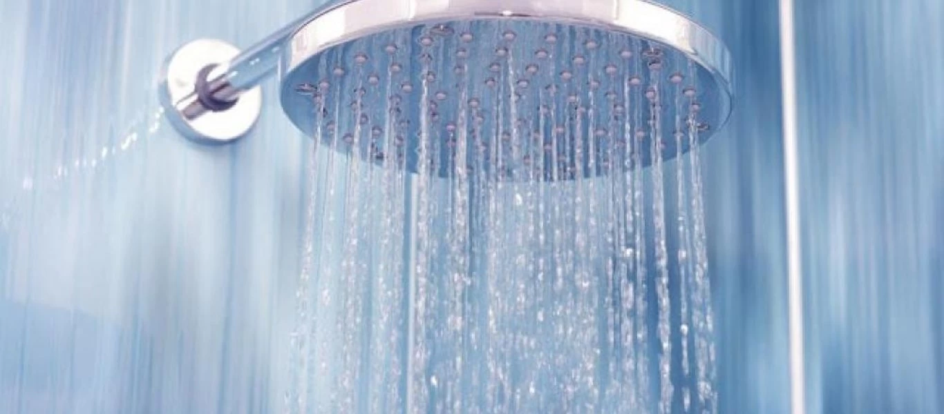 Αυτός είναι ο λόγος που η ούρηση στο ντους μπορεί να σώσει τον πλανήτη